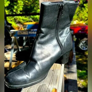 Insolia Comfortology Soft Black Leather Womens Sz 8.5 Ankle Booties Squa…